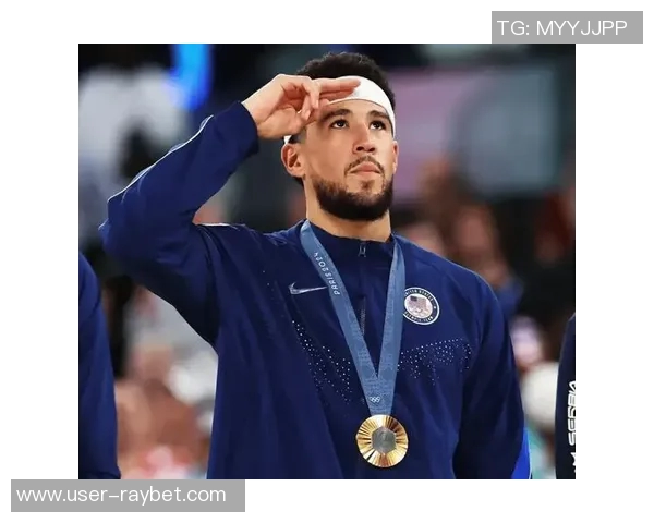 布克展望未来球队成长期待每场比赛的胜利与进步