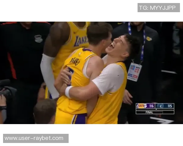 布朗尼左手变向转身后仰压哨命中展现丝滑小连招绝技