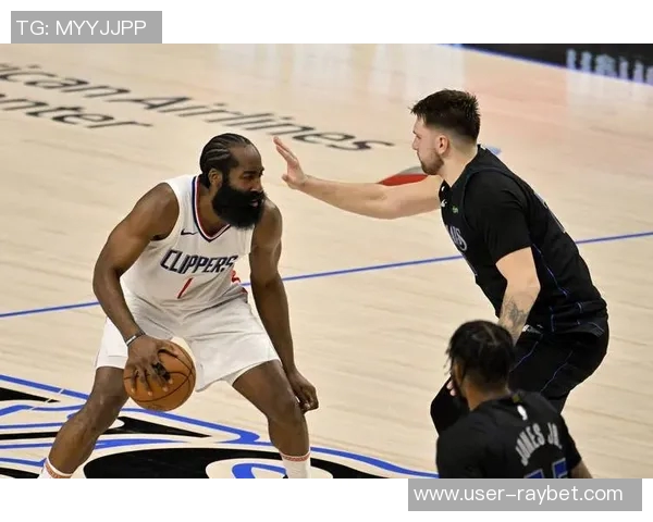 哈登快船生涯第八场比赛斩获30分10助攻创队史第二佳绩仅次于保罗