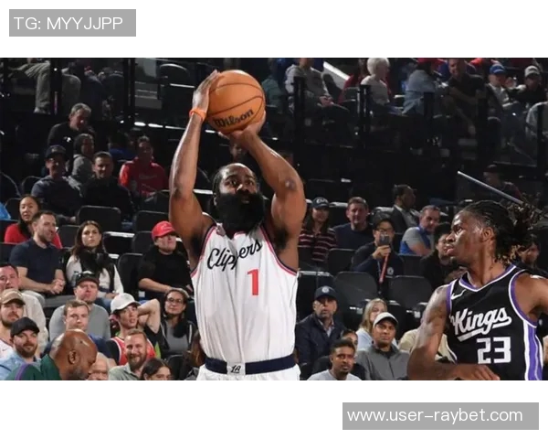 哈登快船生涯第八场比赛斩获30分10助攻创队史第二佳绩仅次于保罗