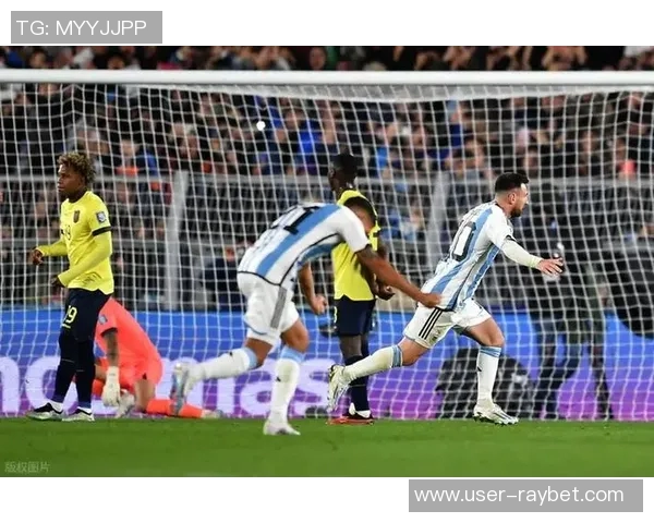 梅西与传奇门将伊基塔赛前亲密互动温馨拥抱引发球迷热议